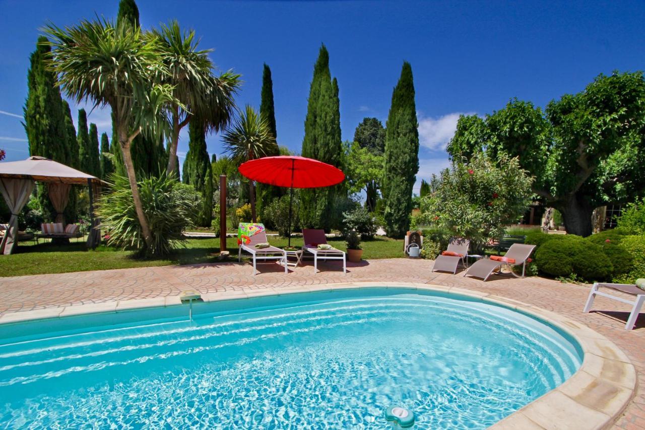 Fontaine Des Magnarelles Hotell Althen-des-Paluds Exteriör bild