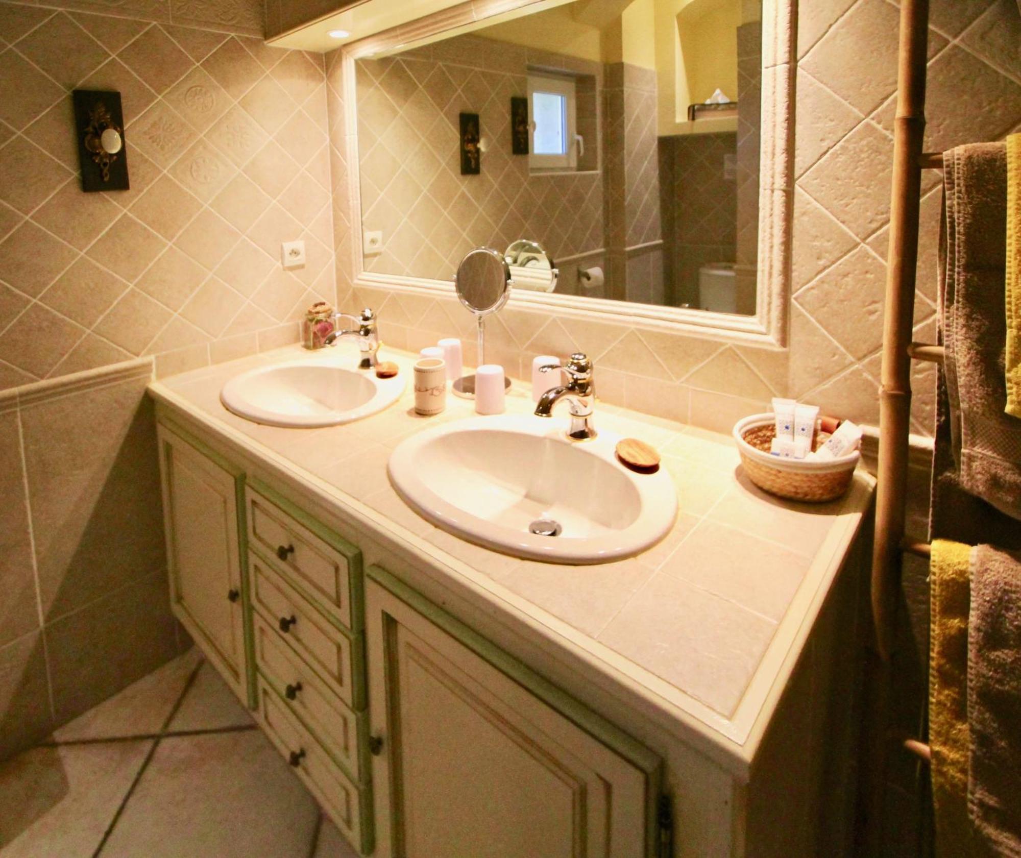 Fontaine Des Magnarelles Hotell Althen-des-Paluds Rum bild